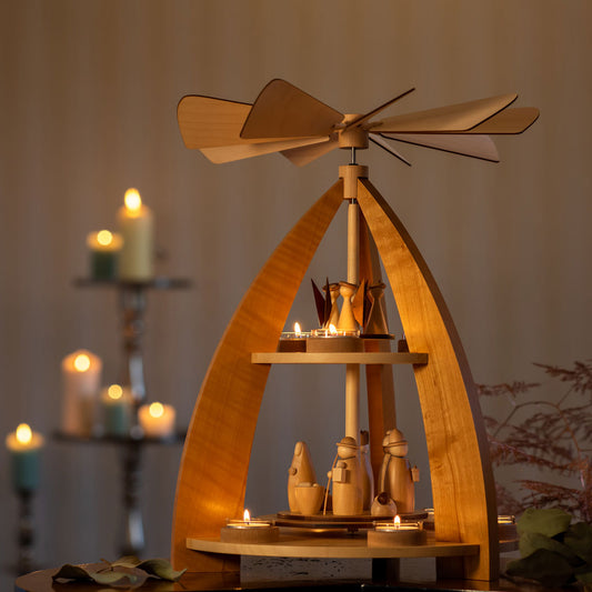 Weihnachtspyramide mit Krippefiguren (zweistöckig)