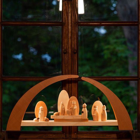 Moderner LED-Schwibbogen mit Krippefiguren