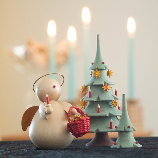 Engel mit Sternenkorb