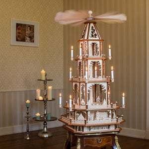 Große Weihnachtspyramide