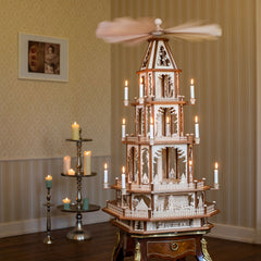 Große Weihnachtspyramide