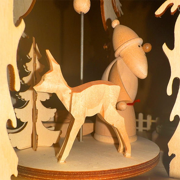 Tischpyramide mit Weihnachtsmann