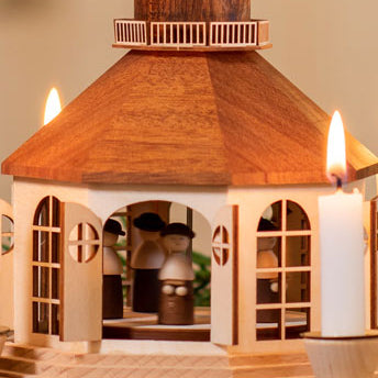 Weihnachtspyramide Seiffener Kirche