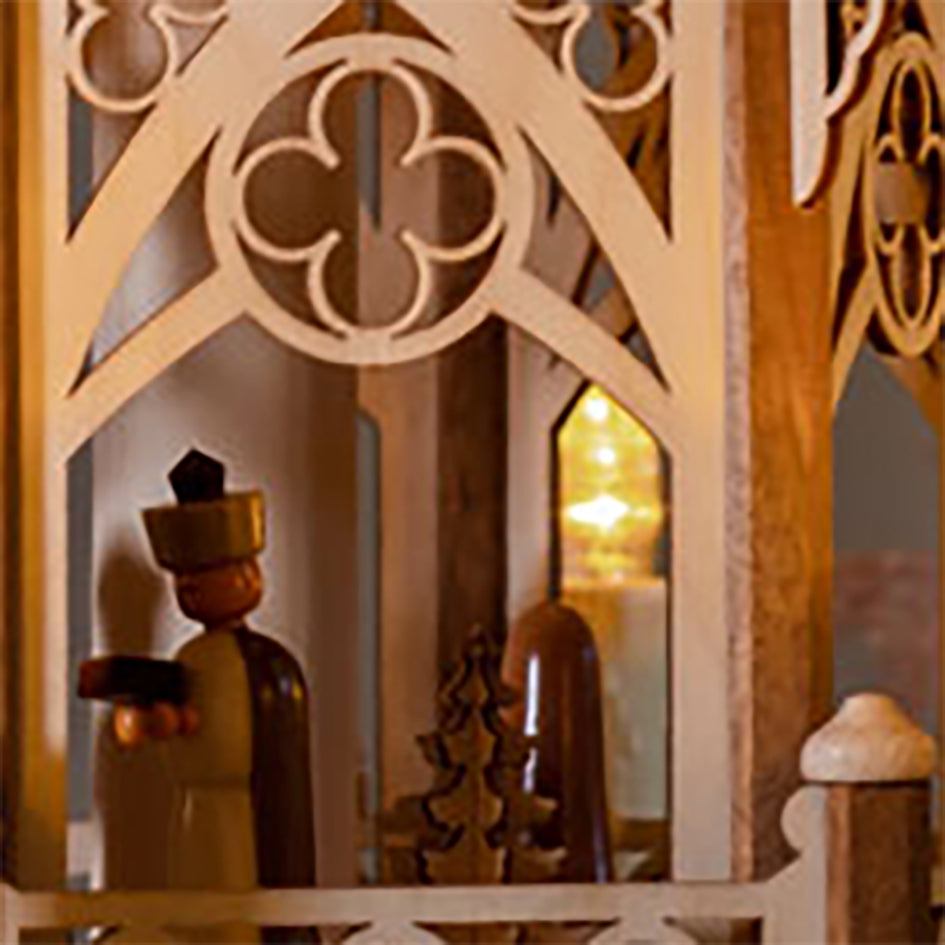 Gotikpyramide elektrisch beleuchtet (Zweistöckig)