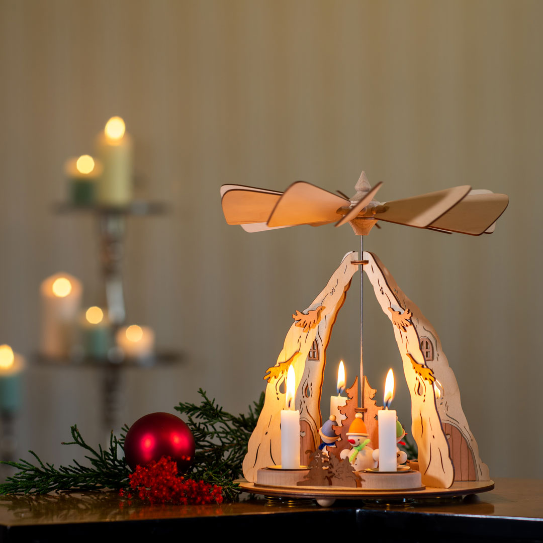 Pyramide mit Schneemännern – handgefertigte Weihnachtspyramide aus dem Erzgebirge