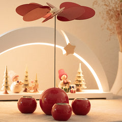 rote Designpyramide "sphaera”