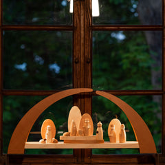 Moderner LED-Schwibbogen mit Krippefiguren