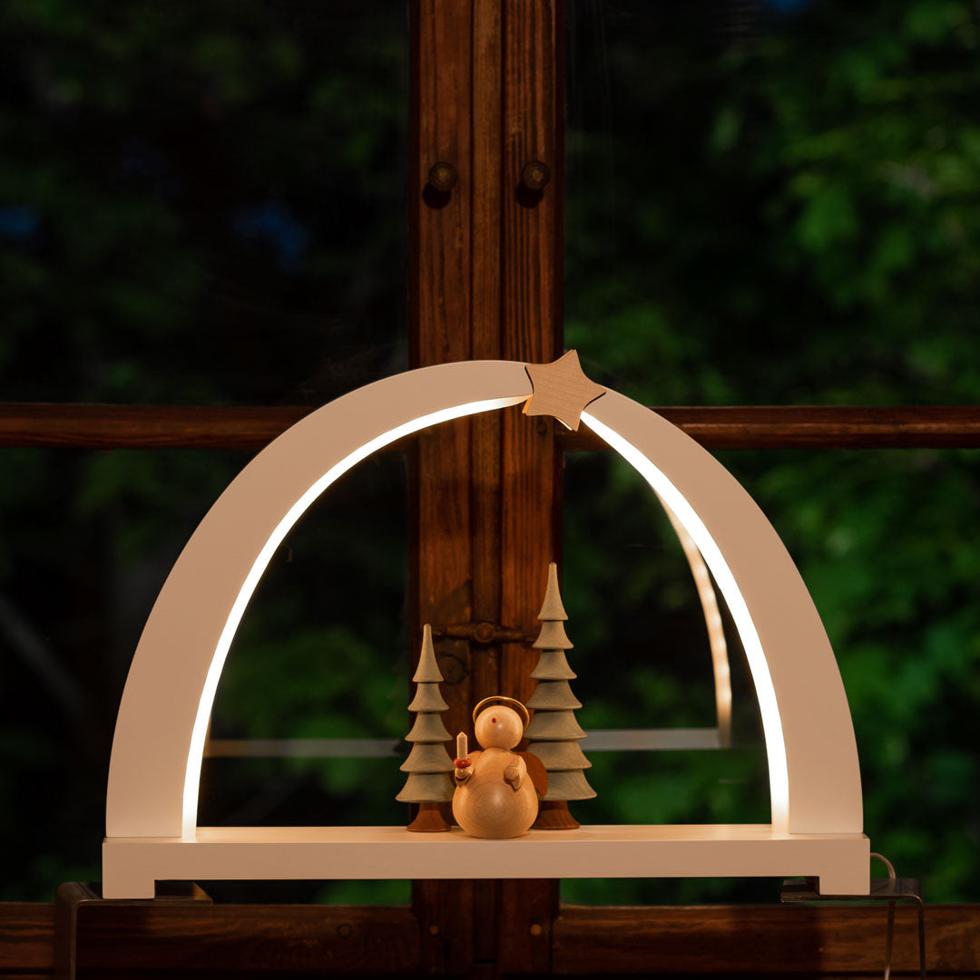 LED Bogen: Engel im Wald – handgefertigter Schwibbogen aus dem Erzgebirge