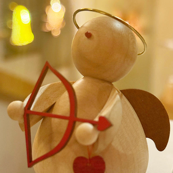 Engel Amor bei der Arbeit