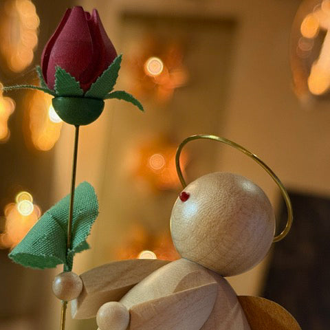 Engel mit Rose