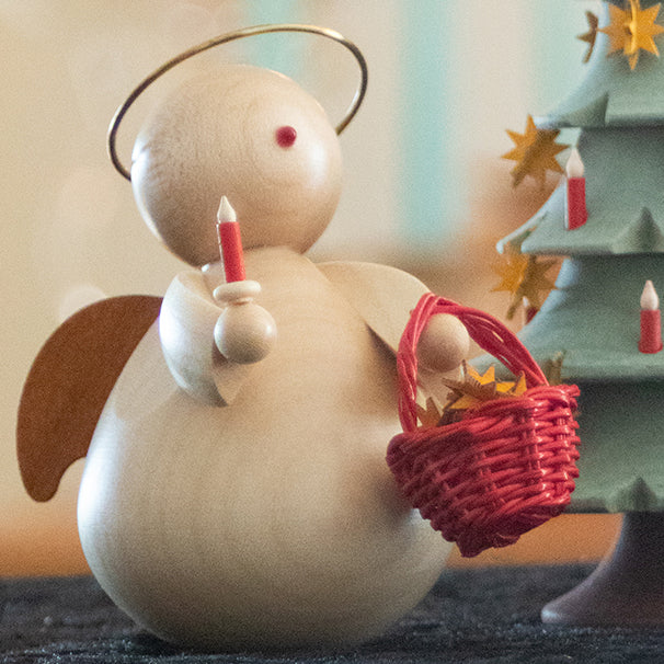 Engel mit Sternenkorb