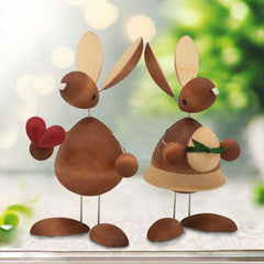 Hasenfrau und Hasenmann mit Frühlingsgefühlen