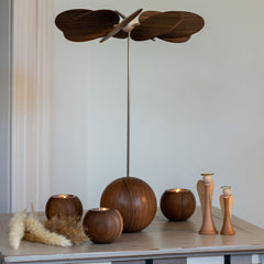 Designpyramide „sphaera“ mit Dekoration