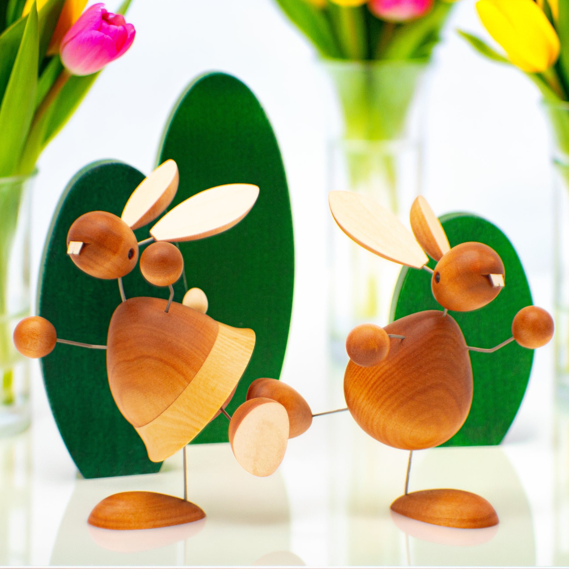 Hasenfrau und Hasenmann mit Baum Set