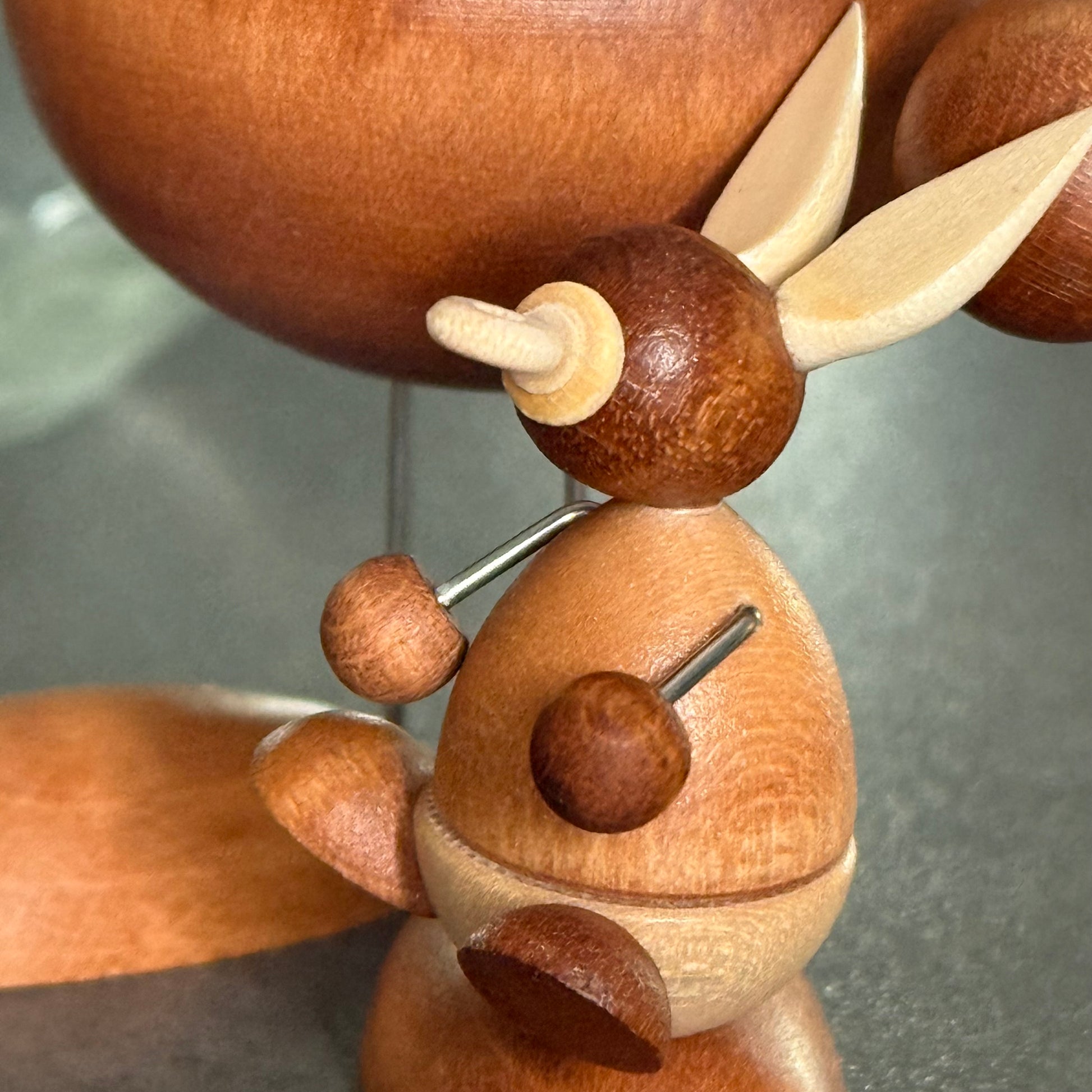 Hasenfrau und Hasenmann im großen Familienglück