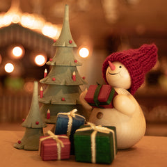 Schneemann mit Geschenken