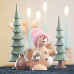 Schneemann mit Schneeschieber