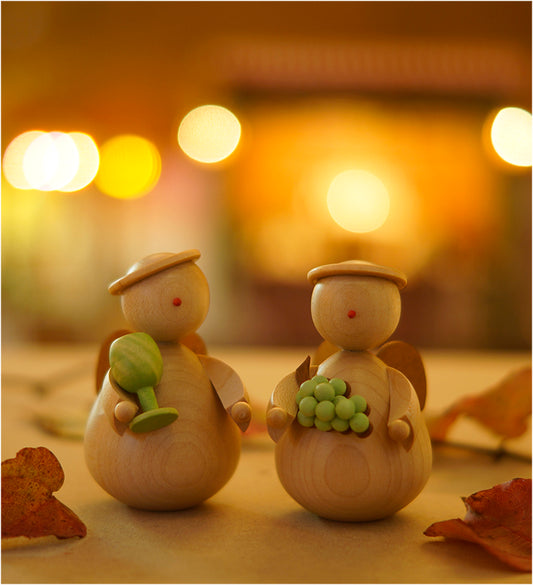 Engel Duo mit Trauben und Kelch